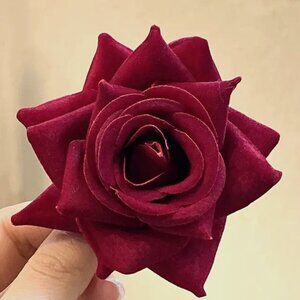 ROSE ALLIGATOR HAIR CLIP in Burgundy